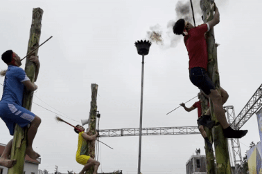 Độc đáo hội thổi cơm thi, trèo cây chuối ở ngôi làng gần 300 năm tuổi