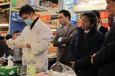 Metro bị xử phạt vì bán mực gây tiêu chảy