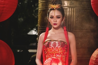 Hoa khôi Nam Bộ đẹp tựa Phạm Băng Băng trong bộ ảnh đón trăng