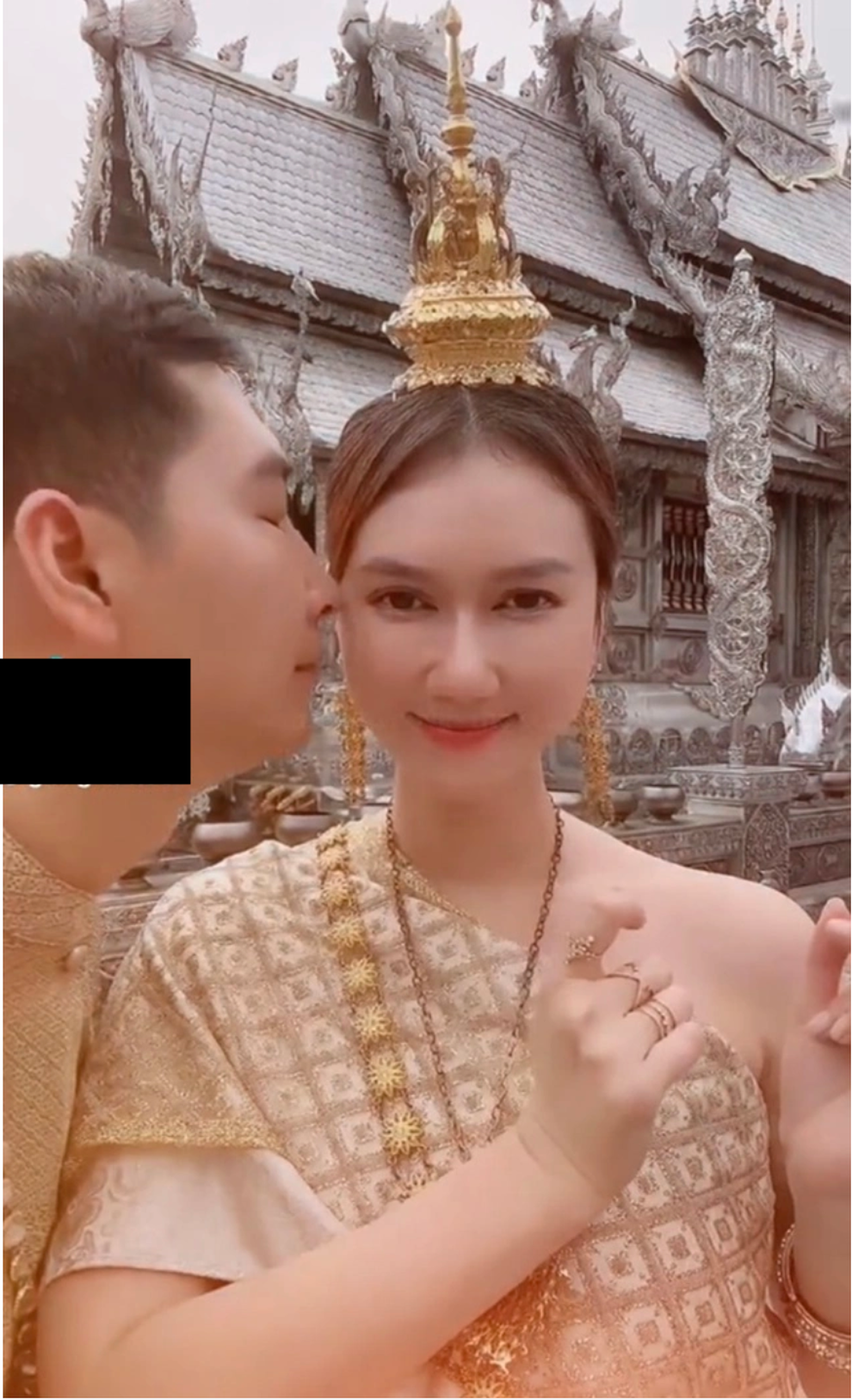 Diễn viên Hương Giang lần đầu công khai diện mạo bạn trai - 1 Diễn viên Hương Giang lần đầu công khai diện mạo bạn trai - 1