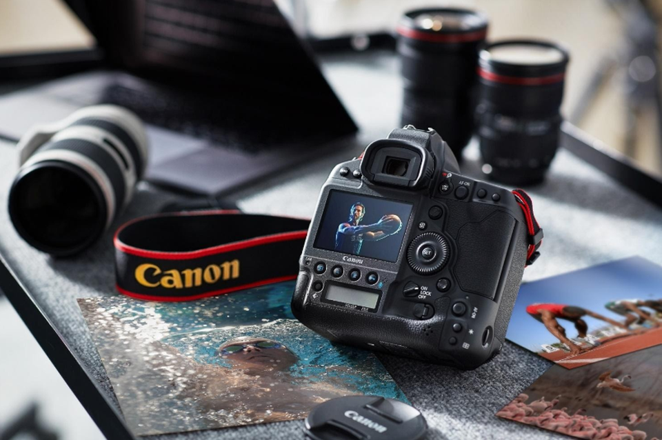 Canon ra mắt máy ảnh full-frame đầu tiên có khả năng quay 4K không crop - 2 Canon ra mắt máy ảnh full-frame đầu tiên có khả năng quay 4K không crop - 2
