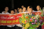 Xúc động lễ đón cậu học trò mồ côi giành Huy chương bạc Toán quốc tế 