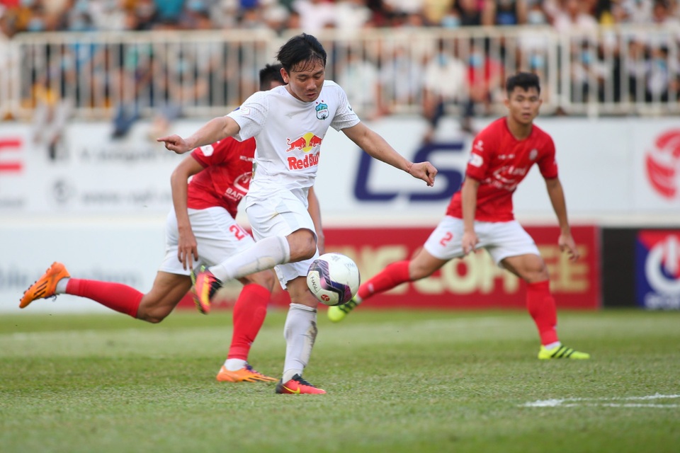 HA Gia Lai 3-0 TPHCM: Lee Nguyễn mờ nhạt, Công Phượng tiếp tục rực rỡ - 11 HA Gia Lai 3-0 TPHCM: Lee Nguyễn mờ nhạt, Công Phượng tiếp tục rực rỡ - 11