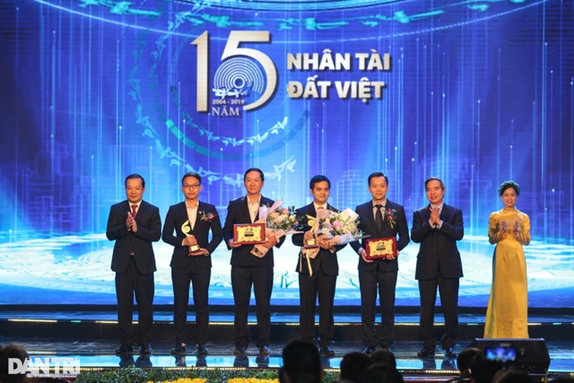 Giải thưởng danh giá nhất Nhân tài Đất Việt lần thứ 16 đã có chủ nhân - 1 Giải thưởng danh giá nhất Nhân tài Đất Việt lần thứ 16 đã có chủ nhân - 1