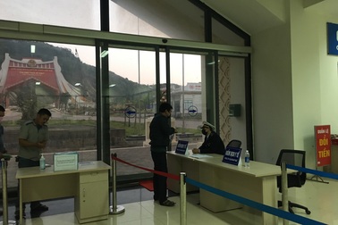 Quảng Bình: Cách ly 45 người trên xe khách nhập cảnh qua cửa khẩu Cha Lo