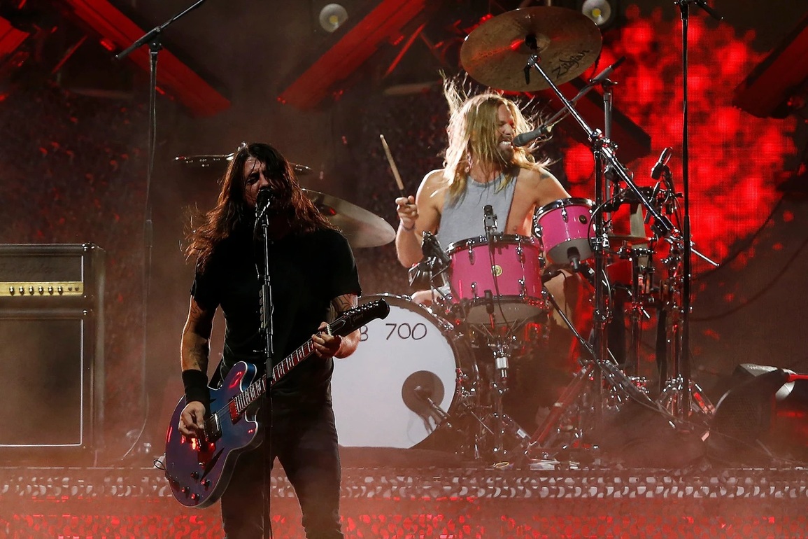 Tay trống của Foo Fighters qua đời với quả tim nặng gấp đôi người thường - 2 Tay trống của Foo Fighters qua đời với quả tim nặng gấp đôi người thường - 2