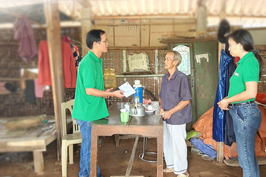 Bảo hiểm Quân đội (MIC) ủng hộ miền Trung 500 triệu đồng khắc phục hậu quả lũ lụt