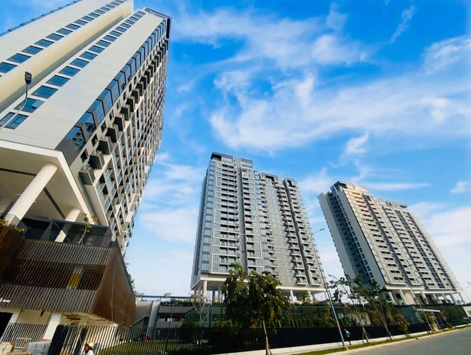 Dù ảnh hưởng dịch Covid-19, giá bất động sản vẫn còn ở... trên trời - 1 Dù ảnh hưởng dịch Covid-19, giá bất động sản vẫn còn ở... trên trời - 1