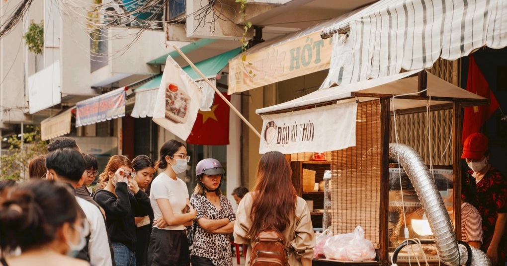 Quán đậu hủ thối có vị lạ, khách muốn ăn phải xếp hàng bốc số ở TPHCM - 3 Quán đậu hủ thối có vị lạ, khách muốn ăn phải xếp hàng bốc số ở TPHCM - 3