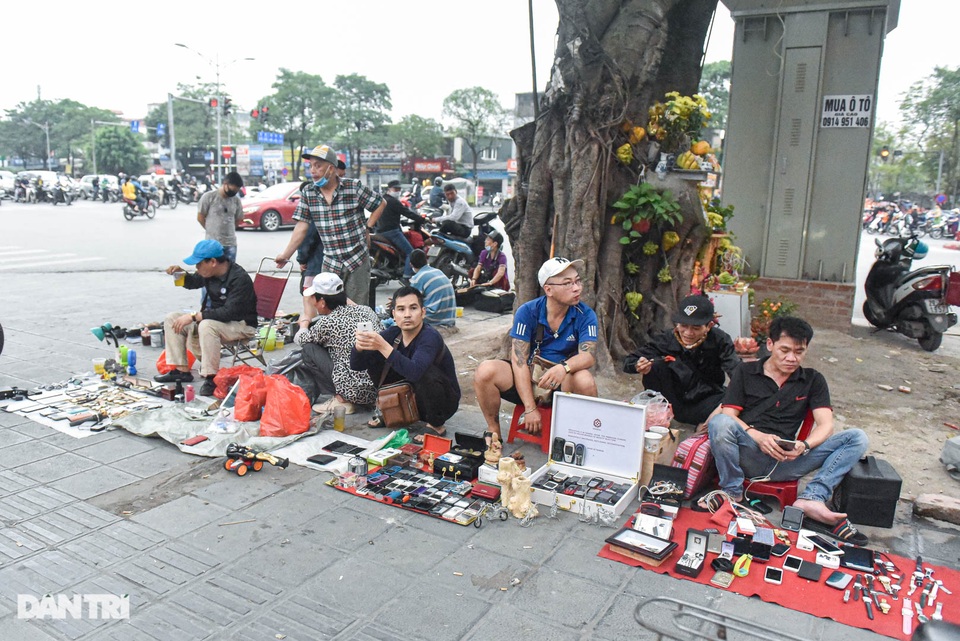Khu chợ có cái tên độc, lạ bán đủ loại thượng vàng, hạ cám ở Hà Nội - 15 Khu chợ có cái tên độc, lạ bán đủ loại thượng vàng, hạ cám ở Hà Nội - 15