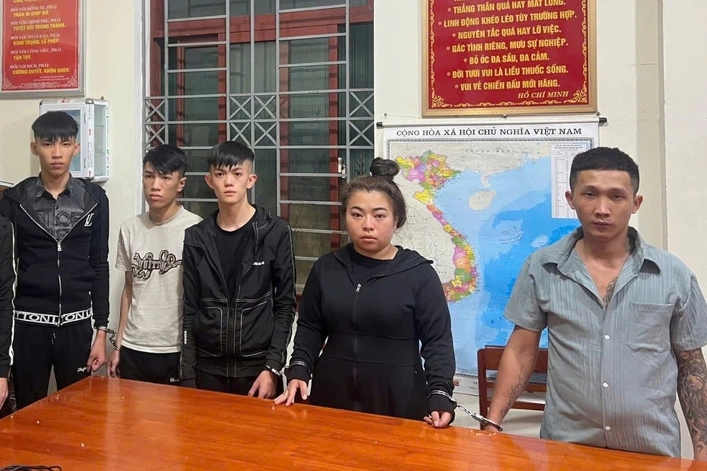 Bắt “chị đại” cùng nhóm thanh niên tấn công người trong đêm - 1 Bắt “chị đại” cùng nhóm thanh niên tấn công người trong đêm - 1