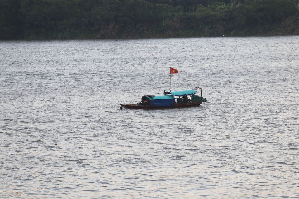 Hà Nội: Trục vớt thành công quả bom dài 1,6m gần cầu Long Biên - 2 Hà Nội: Trục vớt thành công quả bom dài 1,6m gần cầu Long Biên - 2