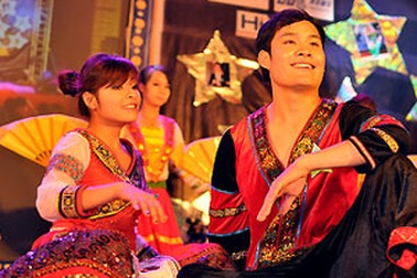 “Vợ chồng A Phủ” đăng quang tài năng trường Báo