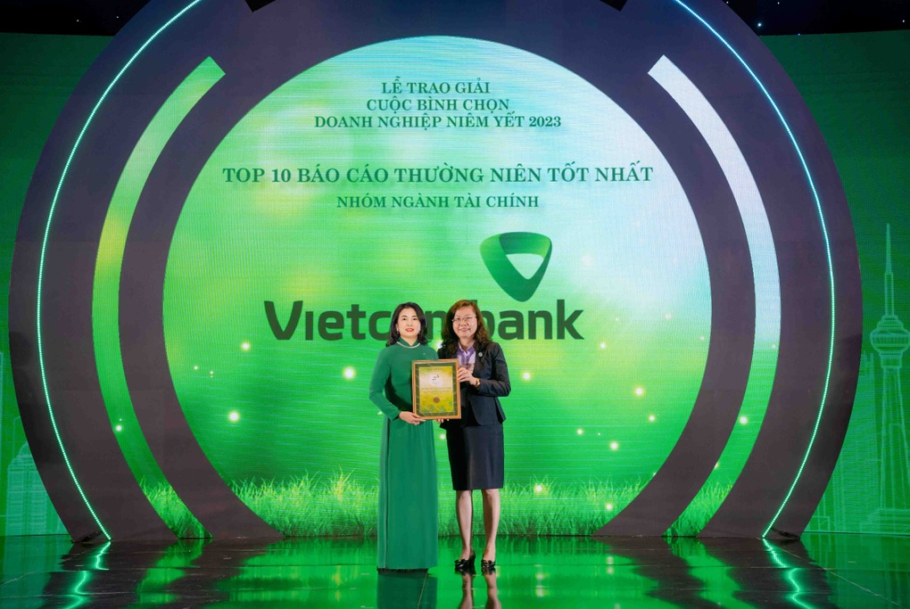 Vietcombank vào Top 10 doanh nghiệp niêm yết có báo cáo thường niên tốt nhất - 1