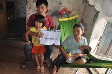 Hơn 151 triệu đồng đến với gia đình “Mẹ chết trên bàn mổ đẻ, 2 đứa trẻ thơ mờ mịt tương lai”