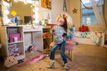 Nữ Youtuber nổi tiếng mắc hội chứng cực hiếm gặp, qua đời ở tuổi 15