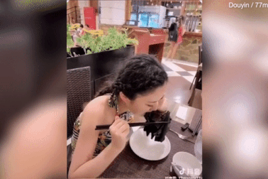 Video cô gái ăn súp dơi gây phẫn nộ giữa "cơn bão" dịch virus corona