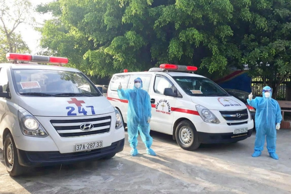 Hai tài xế tình nguyện chở F0: Chỉ biết nhìn vợ con qua cửa kính - 1 Hai tài xế tình nguyện chở F0: Chỉ biết nhìn vợ con qua cửa kính - 1