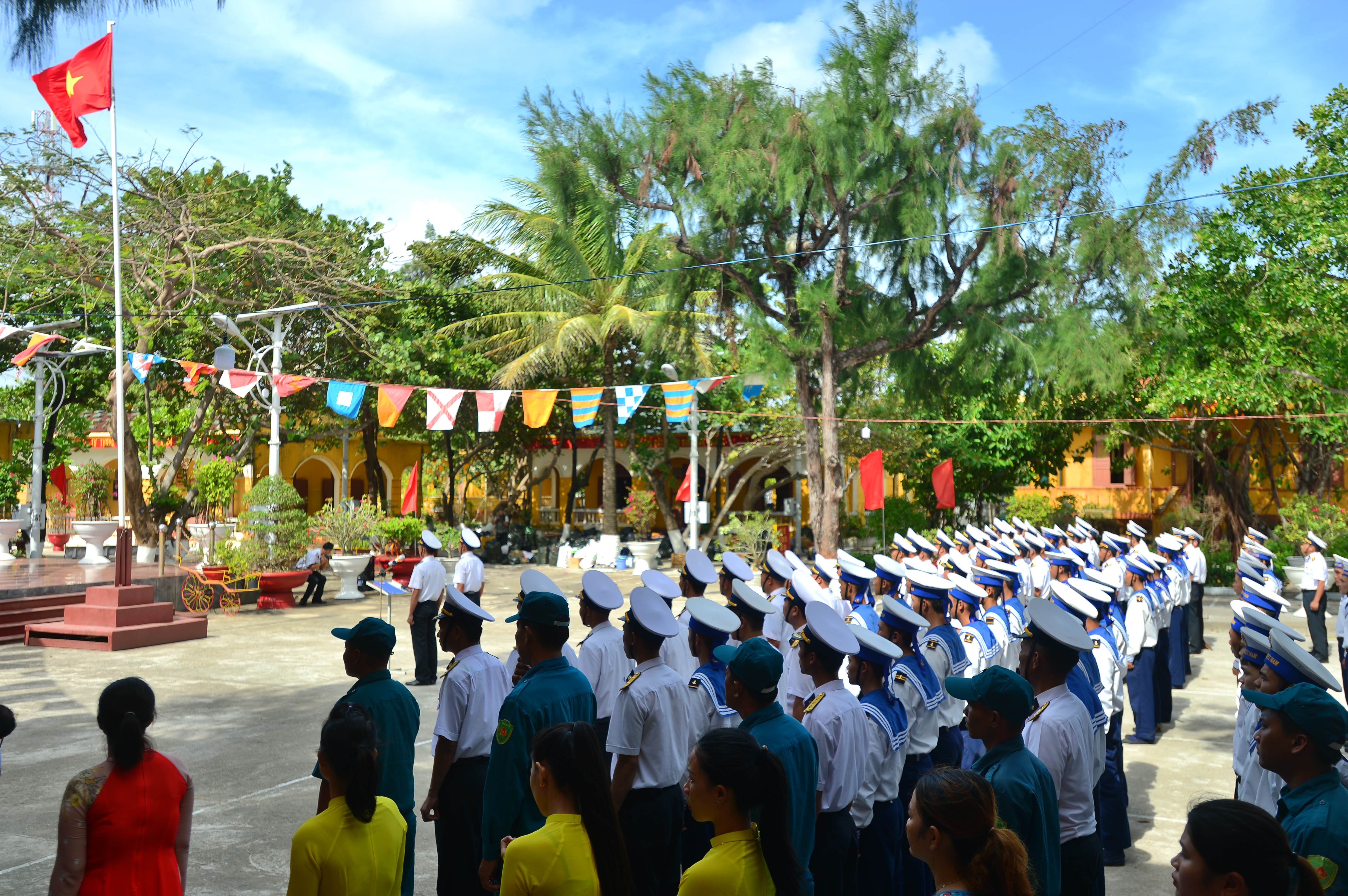 Thiêng liêng lễ chào cờ đầu năm mới tại Trường Sa - 2