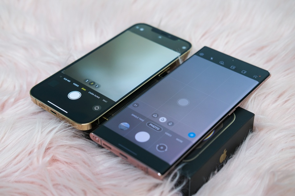 iPhone 12 Pro Max đọ dáng cùng Samsung Galaxy Note20 Ultra - 6 iPhone 12 Pro Max đọ dáng cùng Samsung Galaxy Note20 Ultra - 6