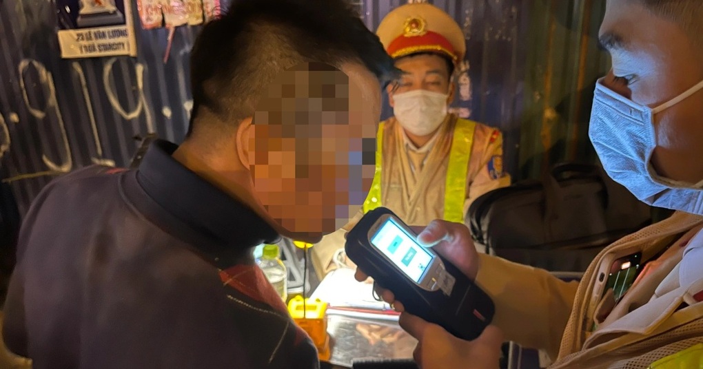 Hơn 700 ma men bị xử lý trong ngày mùng 1 Tết - 1 Hơn 700 ma men bị xử lý trong ngày mùng 1 Tết - 1