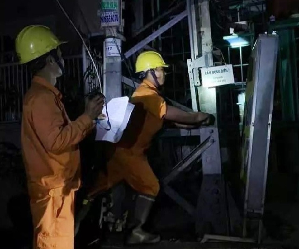Thừa Thiên Huế căng mình khắc phục thiệt hại do bão số 5 gây ra - 17 Thừa Thiên Huế căng mình khắc phục thiệt hại do bão số 5 gây ra - 17
