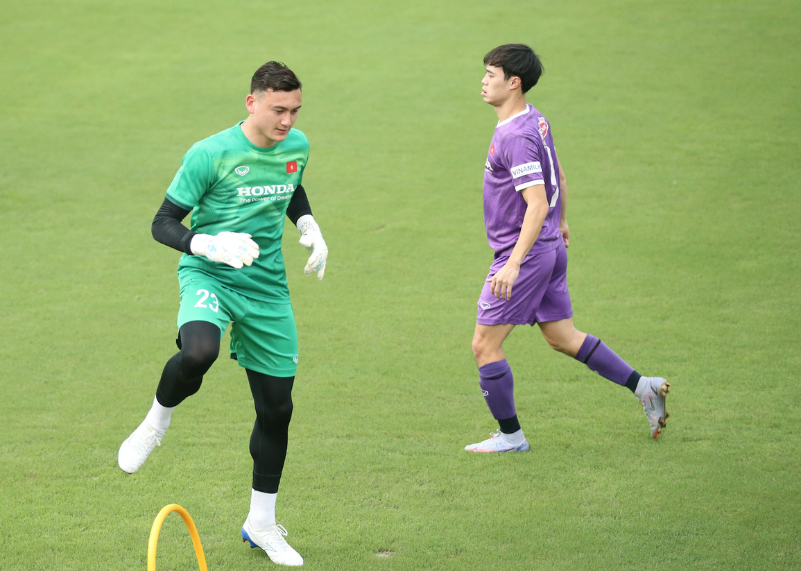 Quang Hải và các đồng đội thoải mái tâm lý trước cuộc đấu Afghanistan - 4