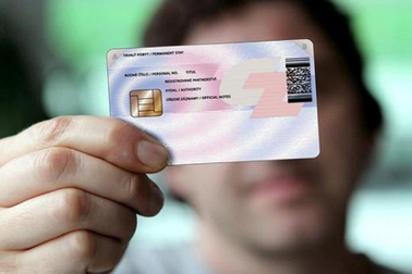 Thẻ căn cước công dân gắn chíp điện tử có chức năng định vị hay không?