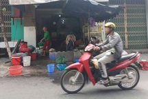 Giành ăn bánh xèo, nam thanh niên đánh một phụ nữ nhập viện