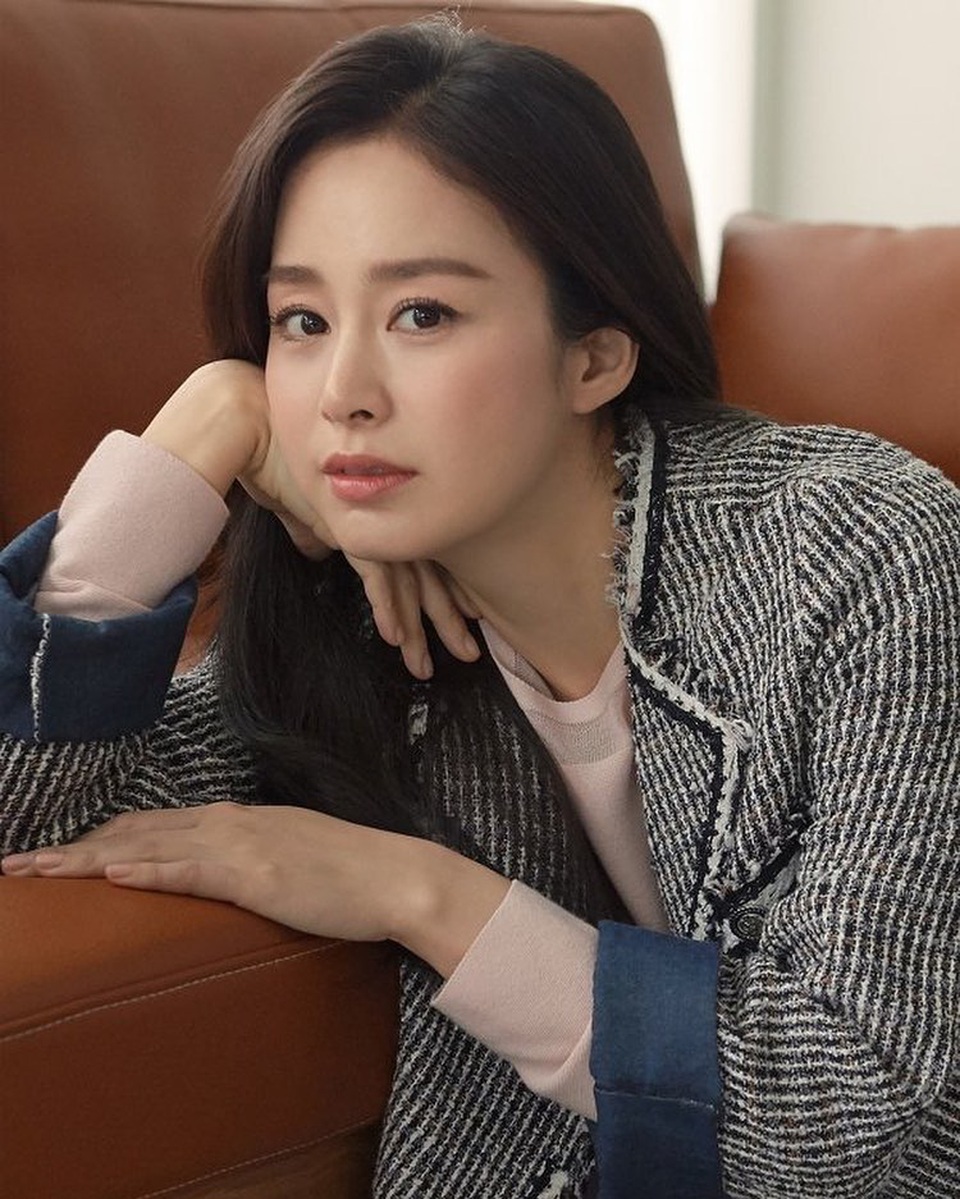 Cuộc lột xác ấn tượng của Kim Tae Hee trong “Hi Bye Mama” - 3 Cuộc lột xác ấn tượng của Kim Tae Hee trong “Hi Bye Mama” - 3