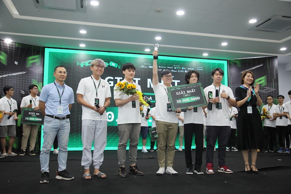SV FPT Edu dùng Blockchain xây MXH chống ăn cắp nội dung - 2 SV FPT Edu dùng Blockchain xây MXH chống ăn cắp nội dung - 2