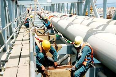 Khai thác tấn dầu thứ 190 triệu từ mỏ Bạch Hổ và Rồng