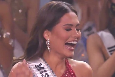 Phút đăng quang của Hoa hậu Hoàn vũ 2020