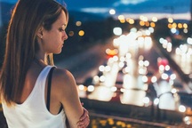 Vợ vừa giàu vừa đẹp, chồng vẫn ngoại tình với nữ đồng nghiệp lâu năm