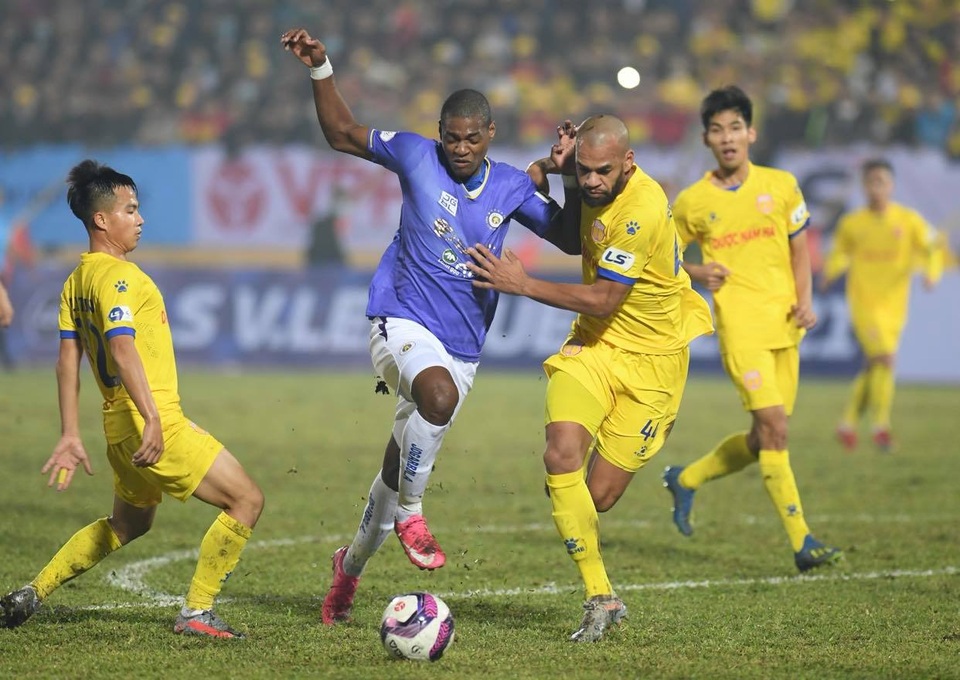 CLB Hà Nội thua đậm CLB Nam Định ở ngày mở màn V-League - 3 CLB Hà Nội thua đậm CLB Nam Định ở ngày mở màn V-League - 3