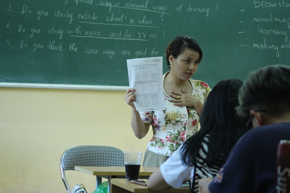 Nữ giảng viên khuyết tật trở thành thủ lĩnh của sinh viên đất Cảng - 1 Nữ giảng viên khuyết tật trở thành thủ lĩnh của sinh viên đất Cảng - 1