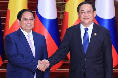 Hai Thủ tướng Việt - Lào nhất trí tăng cường kết nối giao thông, du lịch