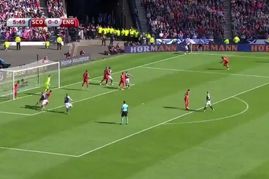 Thoát thua Scotland, tuyển Anh vẫn đứng đầu bảng F