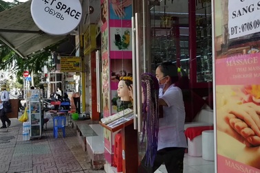 Nha Trang: Hàng loạt cửa hàng ở  "phố tây" đóng cửa, trả mặt bằng