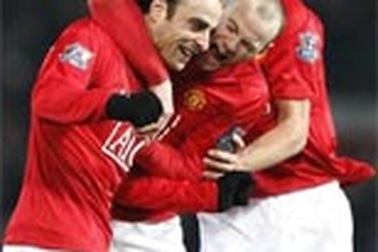 Berbatov giúp MU giành 3 điểm nhọc nhằn