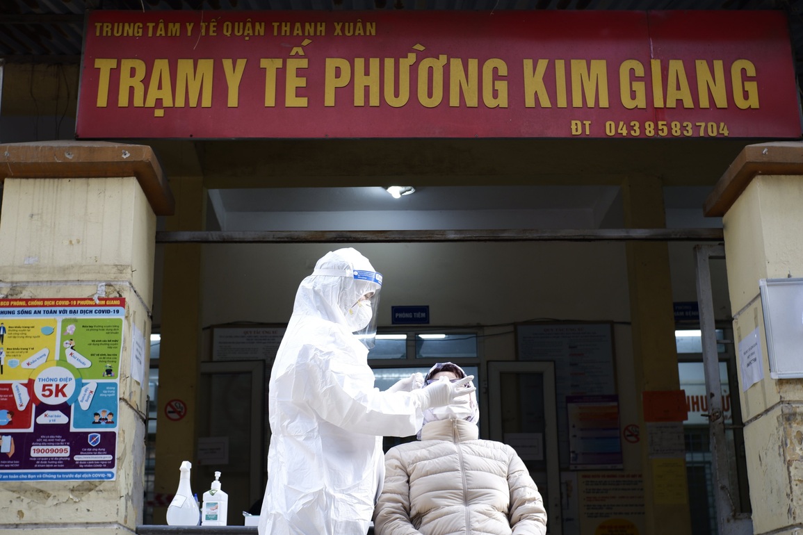 Những người quên Tết giữ vững lá chắn Covid-19 của Thủ đô - 1 Những người quên Tết giữ vững lá chắn Covid-19 của Thủ đô - 1