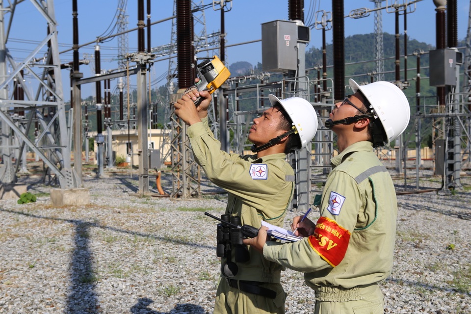 Giải bài toán giảm tổn thất điện năng trên lưới điện truyền tải - 1 Giải bài toán giảm tổn thất điện năng trên lưới điện truyền tải - 1