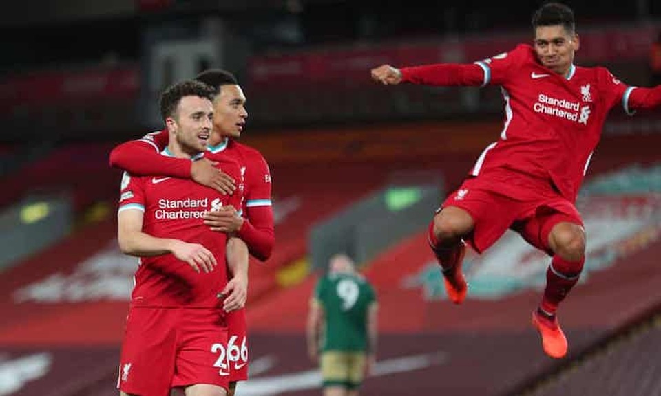 Liverpool gồng mình trước sóng dữ ở Champions League - 1 Liverpool gồng mình trước sóng dữ ở Champions League - 1