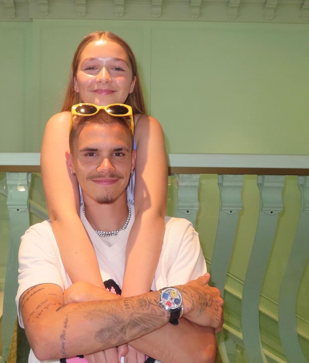 12 tuổi, Harper Beckham đã cao ngang mẹ - 5