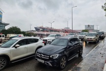 Đại biểu hỏi Bộ GTVT việc chậm thu phí không dừng tại sân bay