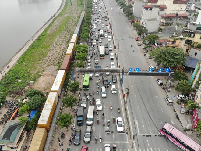 Ngày đầu nghỉ lễ: Nhiều tuyến đường cửa ngõ thủ đô ùn tắc từ sáng đến trưa - 2 Ngày đầu nghỉ lễ: Nhiều tuyến đường cửa ngõ thủ đô ùn tắc từ sáng đến trưa - 2