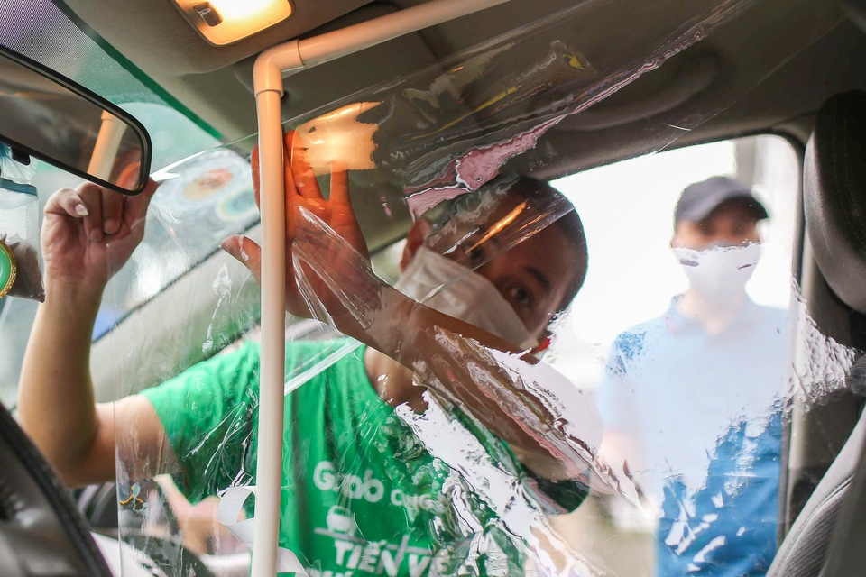 Chiêu độc của cánh lái xe taxi trong thời dịch Covid-19 - 1 Chiêu độc của cánh lái xe taxi trong thời dịch Covid-19 - 1