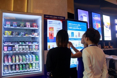 Thú vị với máy bán hàng tự động thanh toán bằng QR Pay