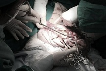 Giải thoát bé gái khỏi khối u buồng trứng khổng lồ