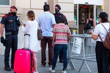 Nhiều nước châu Âu tái phong toả địa phương khi dịch bùng phát trở lại